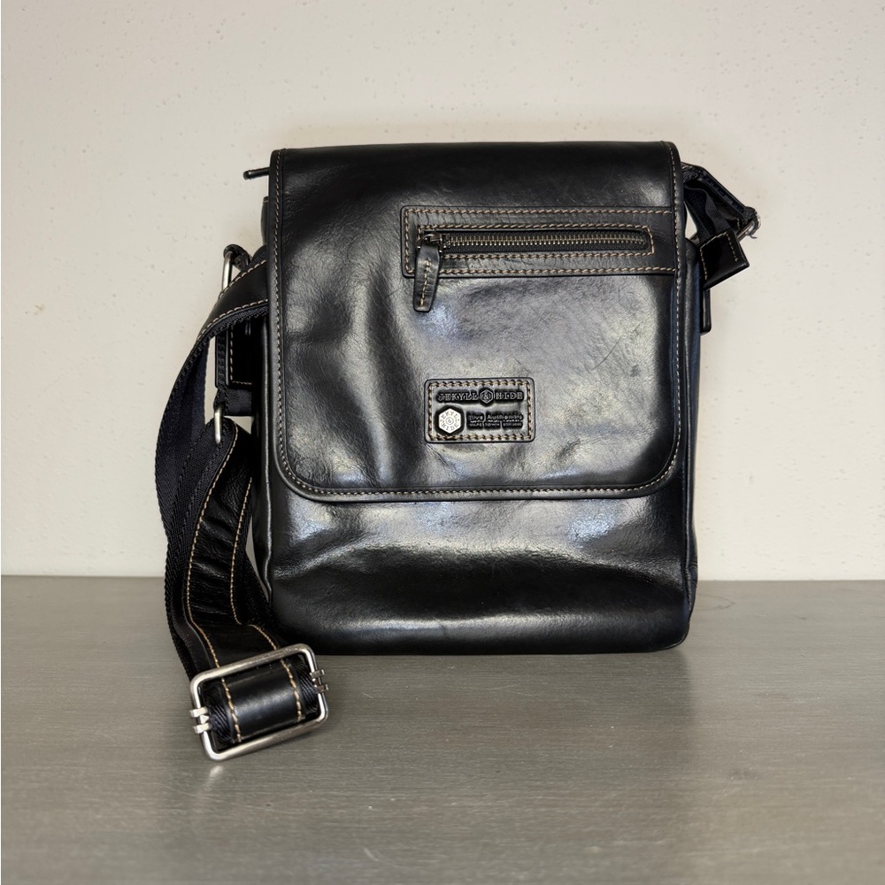 Jekyll & Hide Black Leather Messenger Tablet RFID Protection Unisex Crossbody